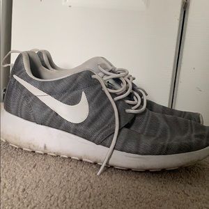 Nike Shoes - Nike Rosche Shoes Nike Shoes - Nike Rosche Shoes